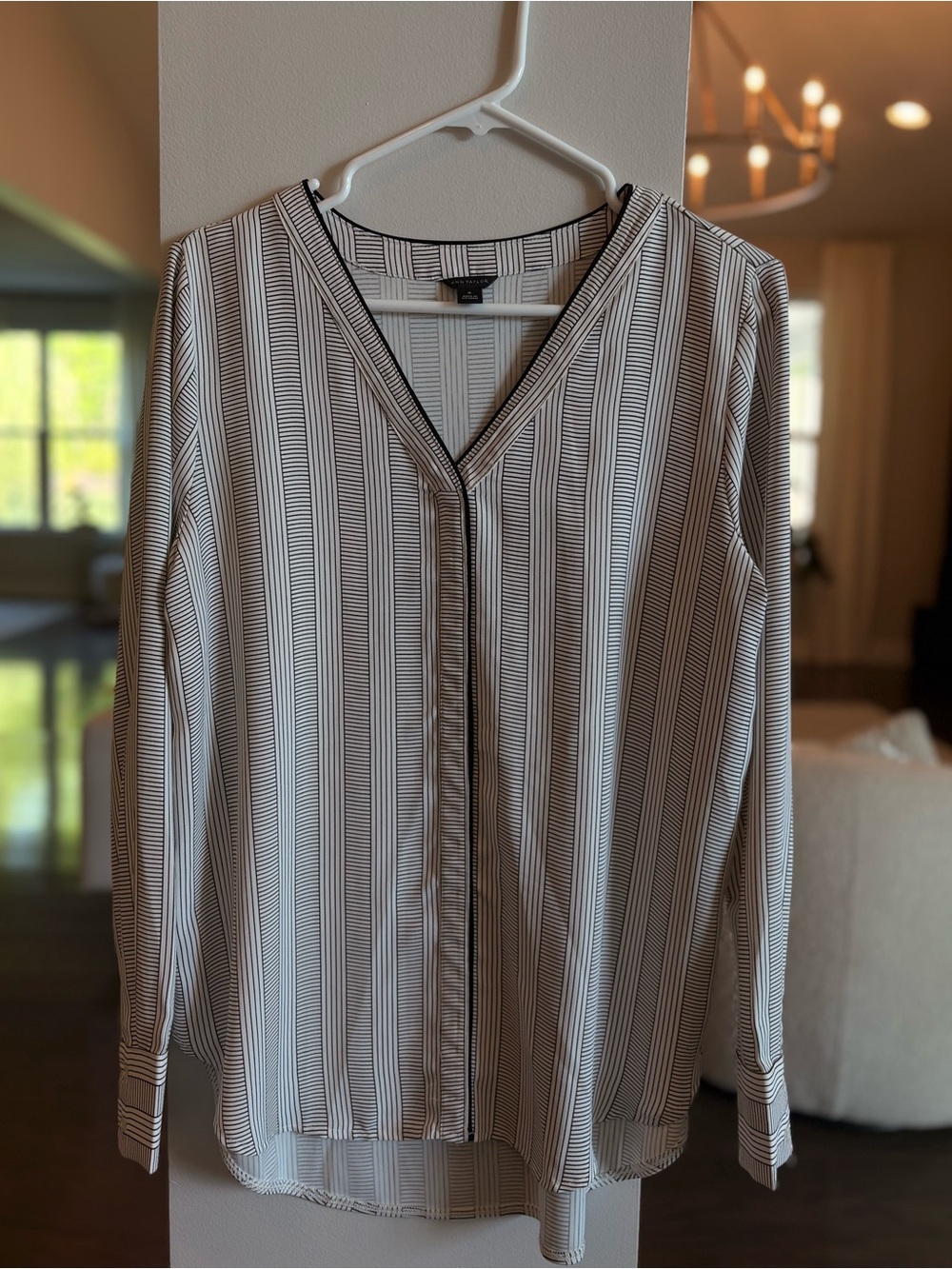 Ann Taylor Striped Blouse Size M Black White V-Neck Work Top